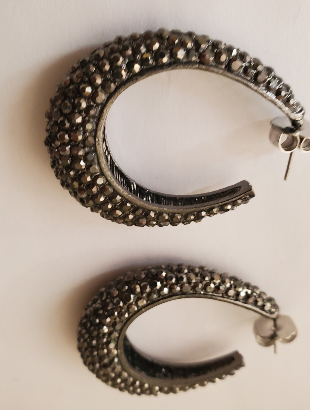 Black Open Hoop Sparkle Rhinestones Pierced Earrings Women Jewelry Preowned - Picture 7 of 8
